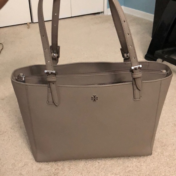 Tory Burch Handbags - Tory Burch Buckle Tote